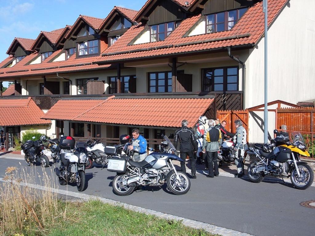 Berggasthof & Hotel Kranich, Hinterrod Eisfeld Екстериор снимка