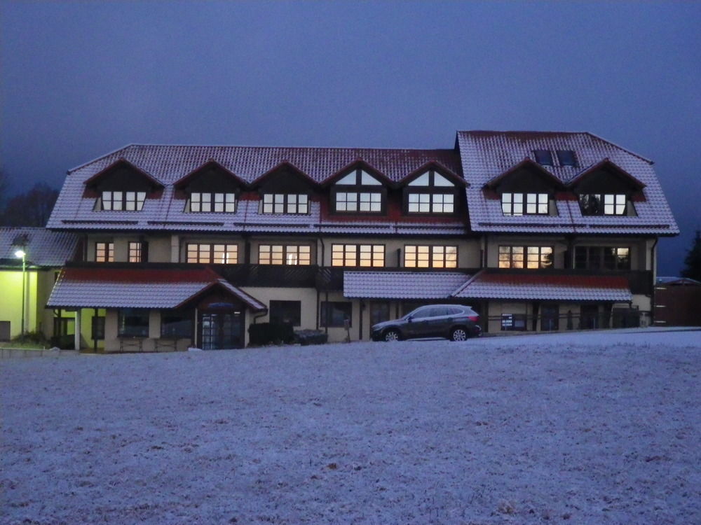 Berggasthof & Hotel Kranich, Hinterrod Eisfeld Екстериор снимка